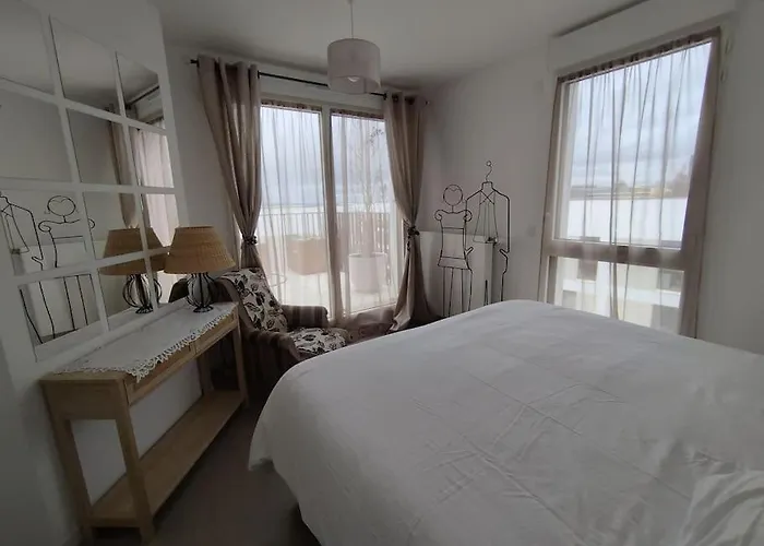 Rueil-Malmaison Appartement Spacieux Et Calme