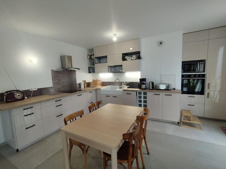 Appartement Spacieux Et Calme